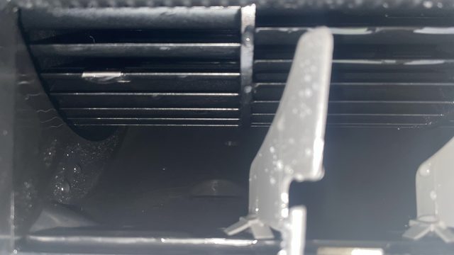 エアコンクリーニング（吹き出しルーバー内部）施工後