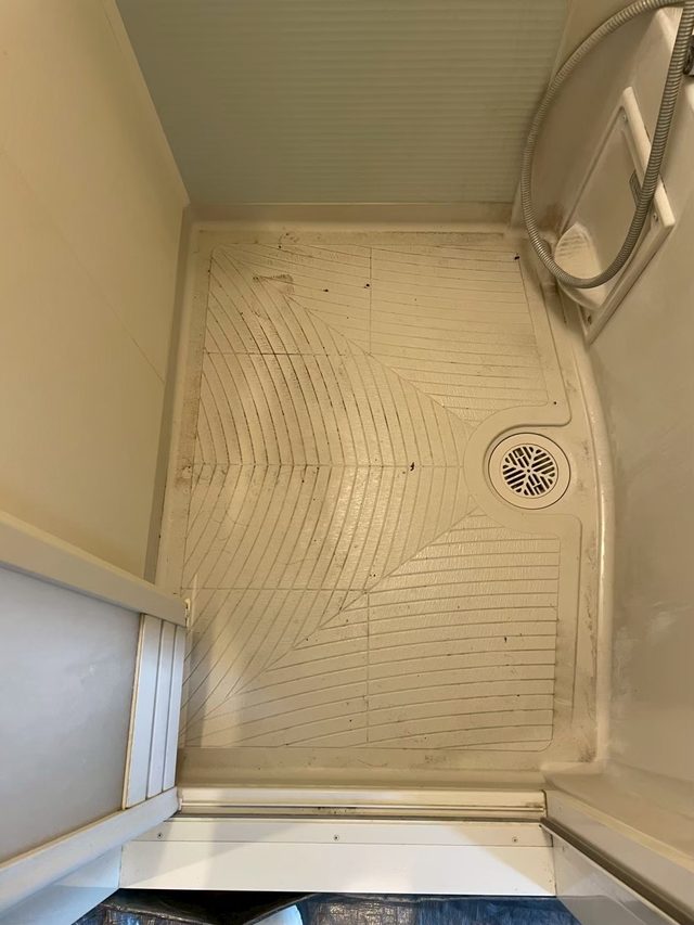 浴室の床クリーニング施工前