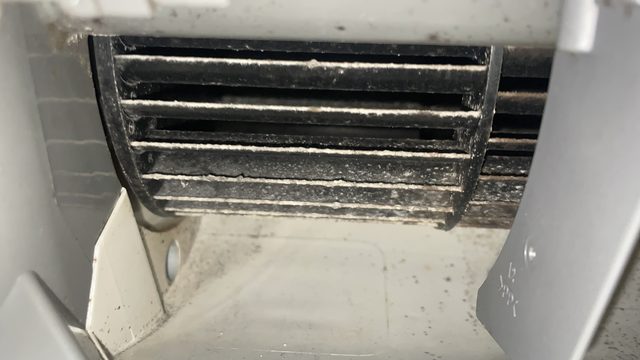 江戸川区でのエアコンクリーニング施工前