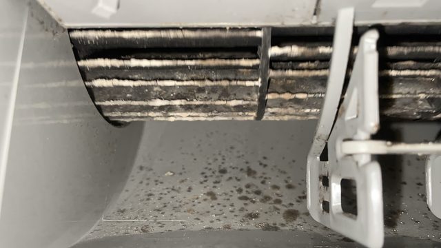 葛飾区でのエアコンクリーニング施工前