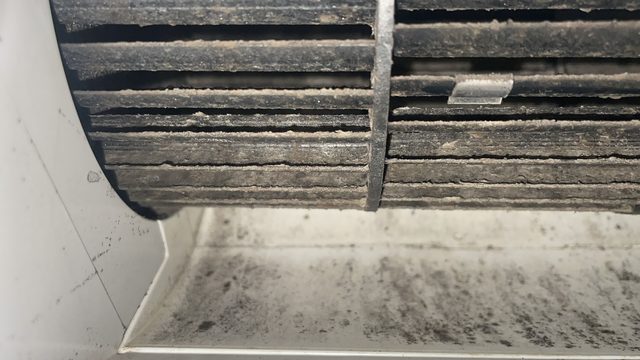 江東区でのエアコンクリーニング施工前